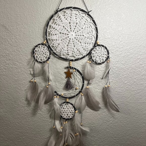 Eco friendly natural hand-crafted woven macramé dreamcatcher wall hanging - Picture 1 of 2